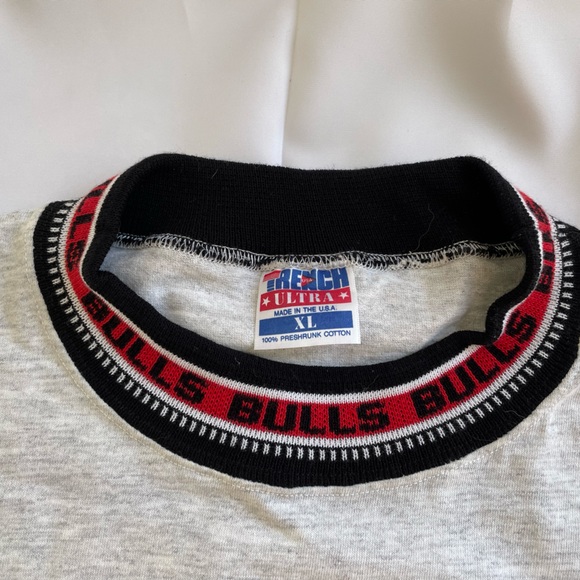 Vintage single stitch Chicago Bulls embroidered tee - Picture 4 of 5